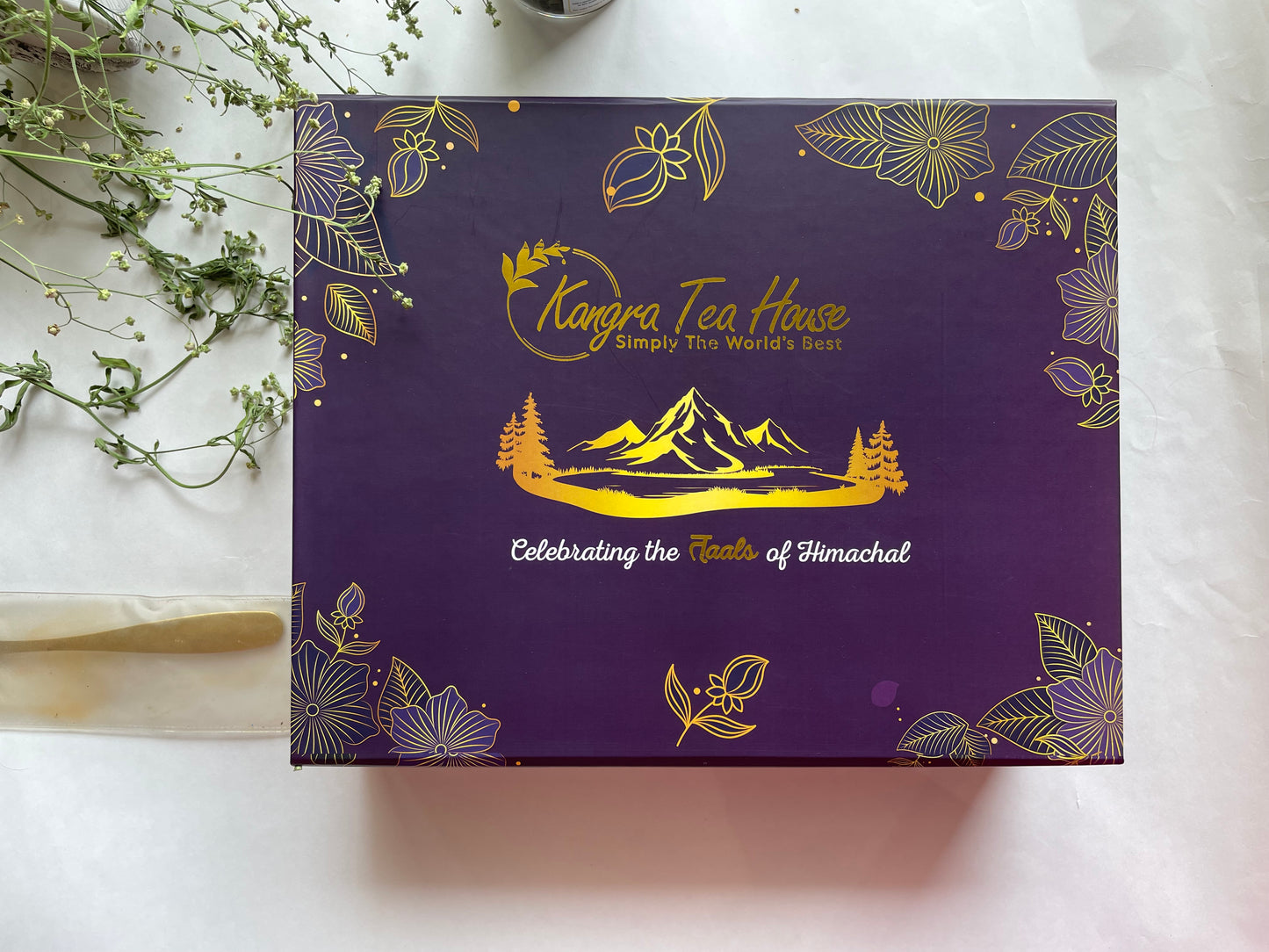 Taals - A Premium Gift Box with a set of 3 Organic Handcrafted Teas & an elegant Glass Infuser